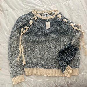 Very Moda blue women’s laced shoulder sweater